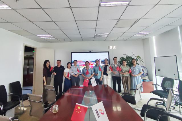 k8.com投资集团组织员工集体观看抗战胜利80周年阅兵盛典